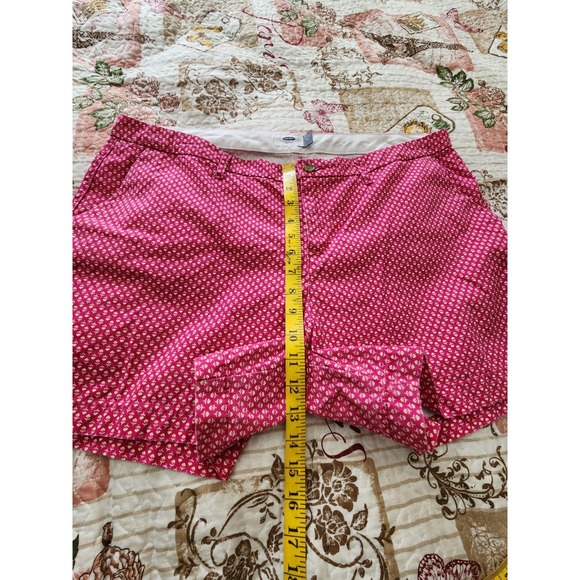 Old Navy Women's Chino Shorts Fuchsia with Flower‎ Print  Pockets Cotton Size 16 - Picture 7 of 10